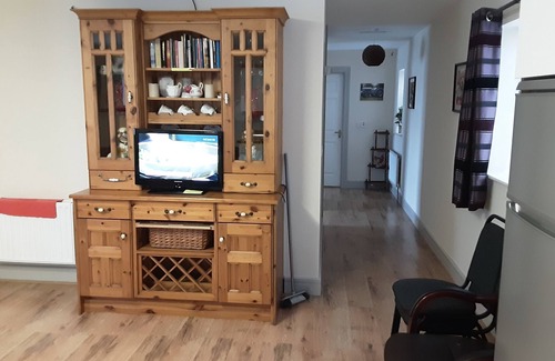 Enniscrone Cottage | Delightful 2-Bed Cottage in Sligo with Breakfast & Kitchen