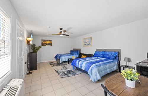 Biggar Apartment | Inviting 2 Bed Cottage with Pool Near the Beach & BBQ