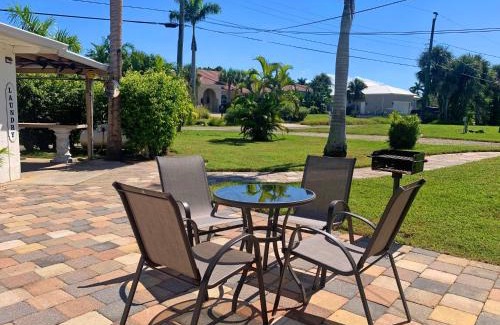 Biggar Apartment | Inviting 2 Bed Cottage with Pool Near the Beach & BBQ