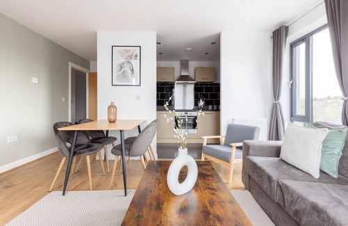 Whittington Apartment | Relaxing Retreat at The Colindale Collection with Spa & More