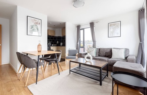 Whittington Apartment | Relaxing Retreat at The Colindale Collection with Spa & More
