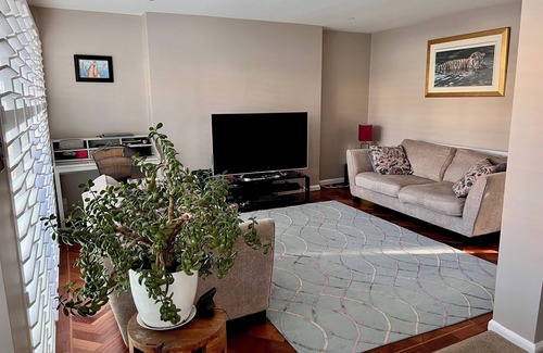 Rottingdean Apartment | Cozy 2-Bed Flat Steps from the Beach and South Downs!