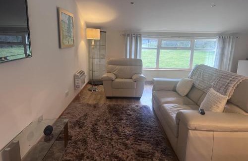 Motherwell Apartment | Inviting 2-Bed Apartment in Newhouse - Pet Friendly Getaway