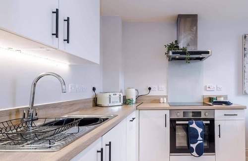 Leeds Apartment | 2 Bed Flat | Walk to Leeds City Centre & Arena