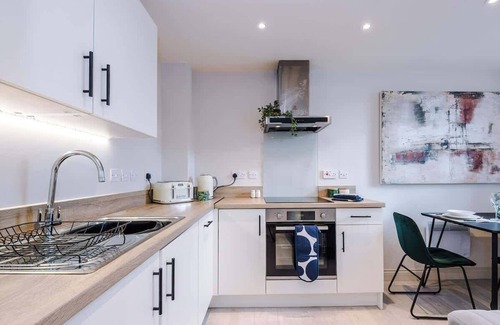 Leeds Apartment | 2 Bed Flat | Walk to Leeds City Centre & Arena
