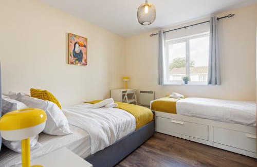 Custom House Apartment | 2-bed -Free parking- Excel - Canning Town- Canary Wharf