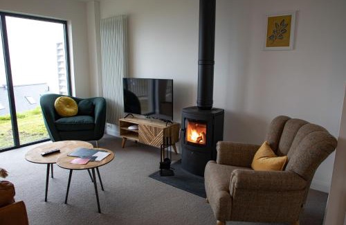 Pistyll House | Oceanfront 2 Bed Apartment with Pet-Friendly Amenities