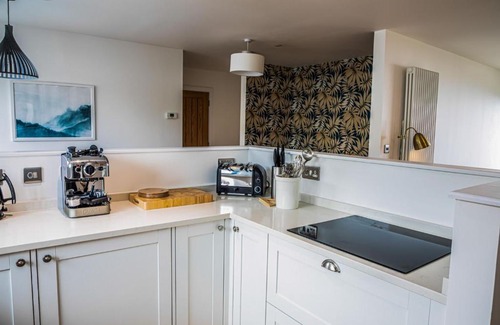 Pistyll House | Oceanfront 2 Bed Apartment with Pet-Friendly Amenities
