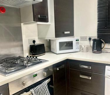 Welford House | Family-Friendly 2 Bed House in Central DMU Location
