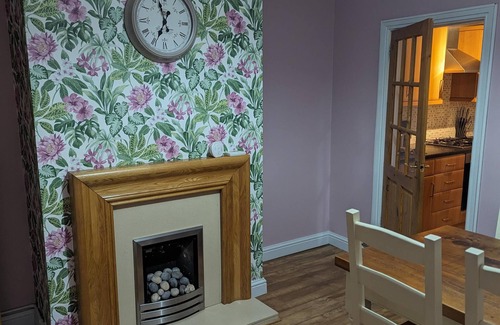 Newark House | Family-Friendly 2-Bed House with Kitchen in Newark