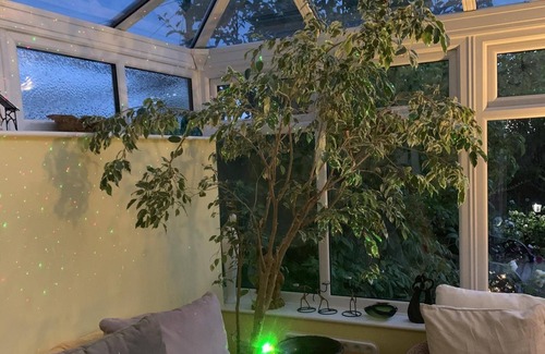 Amesbury House | Inviting 2-Bed House in Amesbury, Salisbury with Breakfast