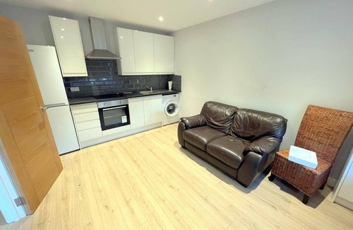 Sutton Central House | Family-Friendly 2-Bedroom House in South London - Sutton