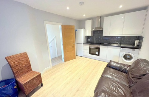 Sutton Central House | Family-Friendly 2-Bedroom House in South London - Sutton