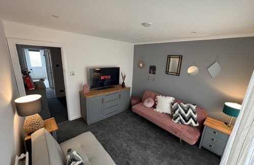 Newton St Loe House | Cozy 2 Bed House Near Bath Centre - Family & Pet Friendly