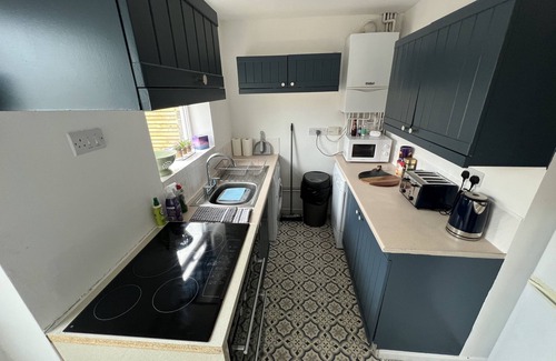 Newton St Loe House | Cozy 2 Bed House Near Bath Centre - Family & Pet Friendly