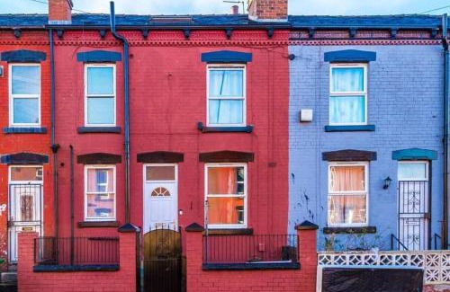Leeds Apartment | Family-Friendly 2 Bed House with Hot Tub & Top Review Score