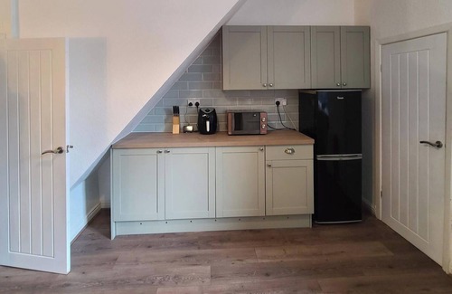 Manchester House | Modern Cosy Home with Kitchen & Pet-Friendly Perks