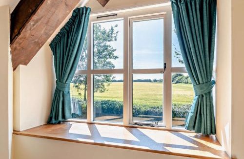 Maiden Newton House | Family-Friendly 2-Bed Retreat in Abbotsbury Awaits You