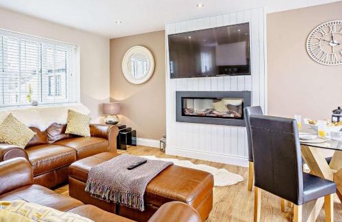 Felinfach House | Family-Friendly Retreat with Pool in Aberaeron