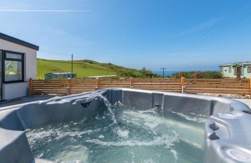 Aberdovey House | Family-Friendly 2-Bed Retreat in Aberdovey with Hot Tub