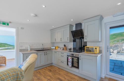 Aberdovey House | Family-Friendly 2-Bed Retreat in Aberdovey with Hot Tub