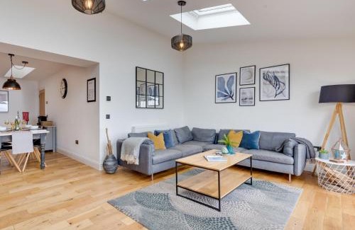 Pittenweem House | Inviting 2-Bed Hotel in Anstruther with Family Amenities