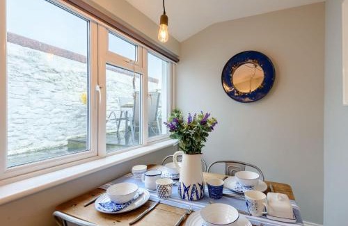 Appledore House | Family-Friendly 2 Bed Retreat in Appledore, Rated 10/10