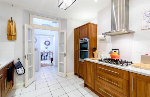 Appledore House | Family-Friendly 2 Bed Retreat in Appledore, Rated 10/10