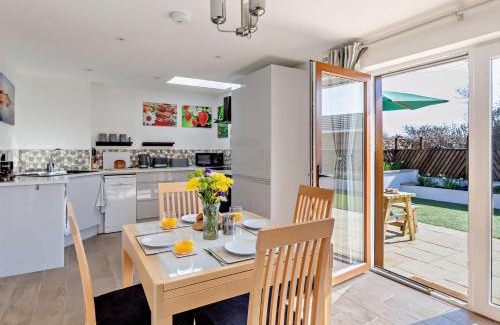 Axminster House | Pet and Child Friendly 2-Bed Retreat in Axminster