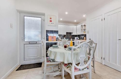 Bacton House | Cozy 2-Bed Retreat in Bacton – Perfect for Families & Pets