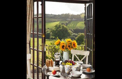 Brecon House | Guest Rated 9.5: Family-Friendly 2 Bed in Battle