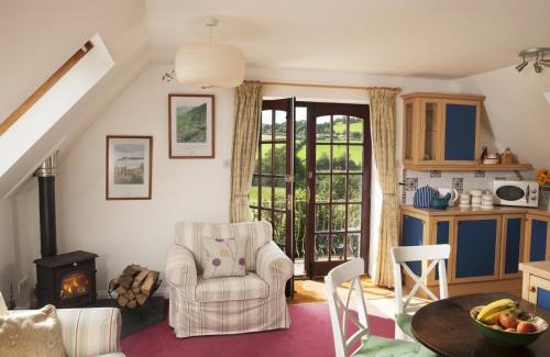 Brecon House | Guest Rated 9.5: Family-Friendly 2 Bed in Battle
