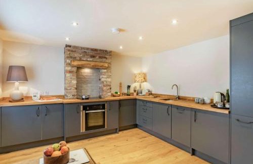 Lund House | Cozy 2-Bedroom Stay in Pet-Friendly Beverley