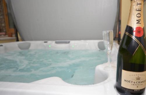 Bideford House | Family-Friendly 2-Bed Retreat in Bideford with Hot Tub