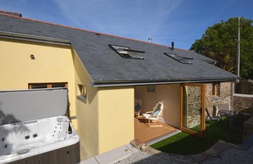 Bideford House | Family-Friendly 2-Bed Retreat in Bideford with Hot Tub