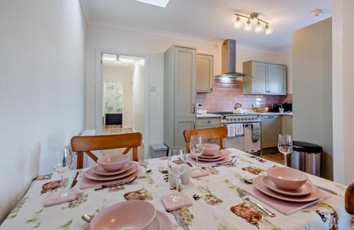 Biggar House | 2 Bed in Biggar 95516