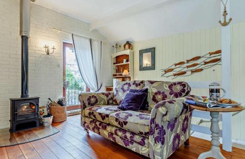 Brixham House | Pet-Friendly Retreat: 2 Bed in Brixham BX083