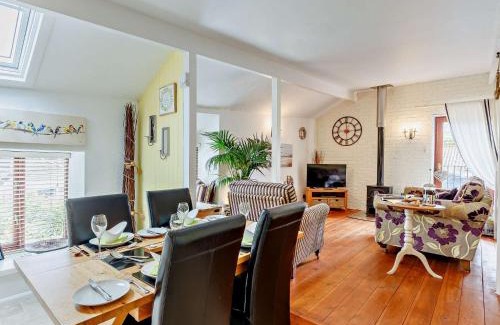 Brixham House | Pet-Friendly Retreat: 2 Bed in Brixham BX083