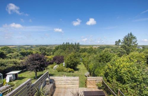 Kilkhampton House | Inviting 2-Bed Retreat in Bude with Hot Tub and Pets Welcome