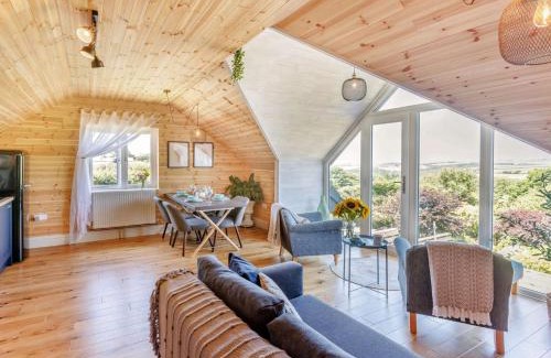 Kilkhampton House | Inviting 2-Bed Retreat in Bude with Hot Tub and Pets Welcome
