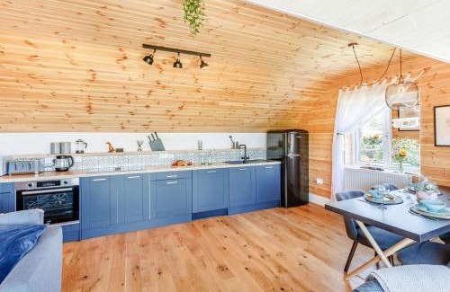 Kilkhampton House | Inviting 2-Bed Retreat in Bude with Hot Tub and Pets Welcome