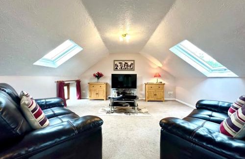Holsworthy House | Comfortable 2-Bed Retreat in Bude with Hot Tub