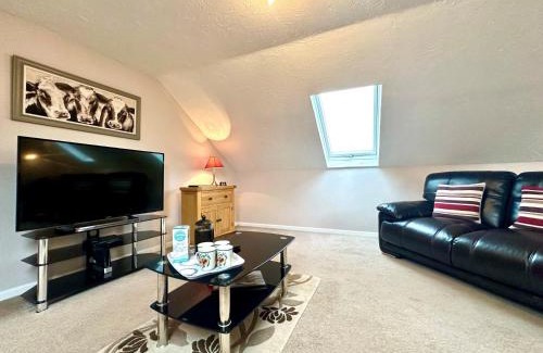Holsworthy House | Comfortable 2-Bed Retreat in Bude with Hot Tub