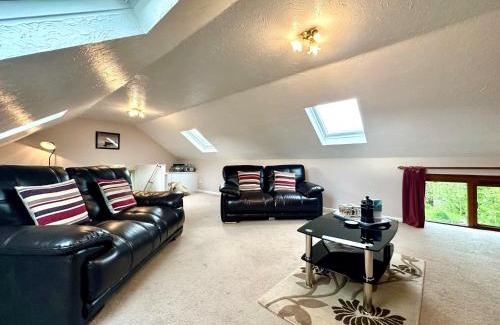 Holsworthy House | Comfortable 2-Bed Retreat in Bude with Hot Tub