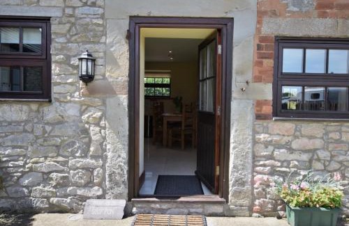 Caerwys House | Cozy 2-Bed Retreat in Caerwys - Family-Friendly Stay
