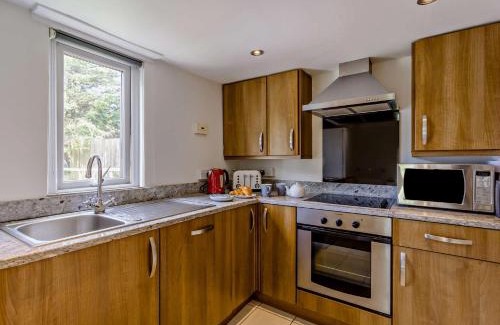 Bideford House | Family-Friendly 2 Bed Retreat in Clovelly, Pets Welcome!