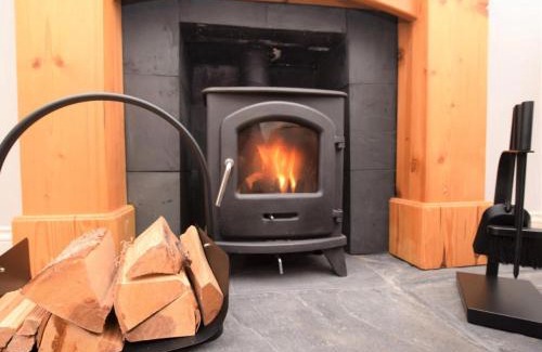 Kilcreggan Apartment | Family-Friendly 2-Bed Retreat in Cove 87473 - Guest Rated 9/10