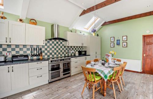 North Somercotes Apartment | Comfortable 2-Bed Retreat in Donna Nook for Families & Pets