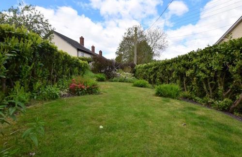 Minehead House | Perfect Family Retreat: 2 Bed in Dunster - Pet Friendly