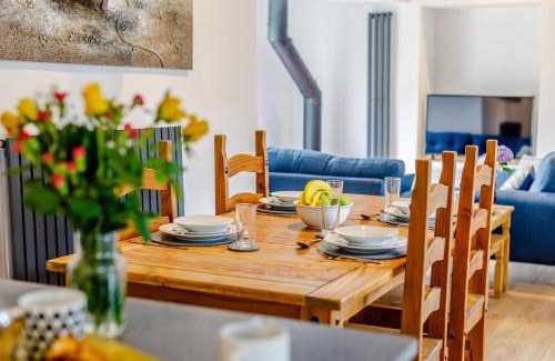 Mabe House | Family-Friendly 2-Bedroom Retreat in Falmouth